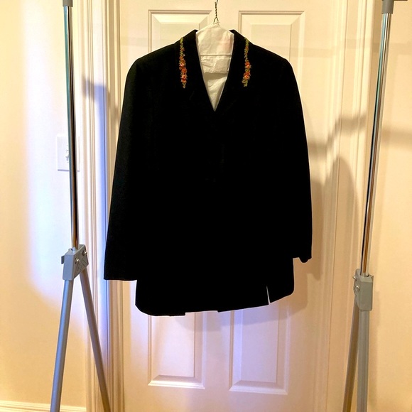 Blumarime beaded floral collar. Wool. Black. Size 6. - Picture 2 of 10